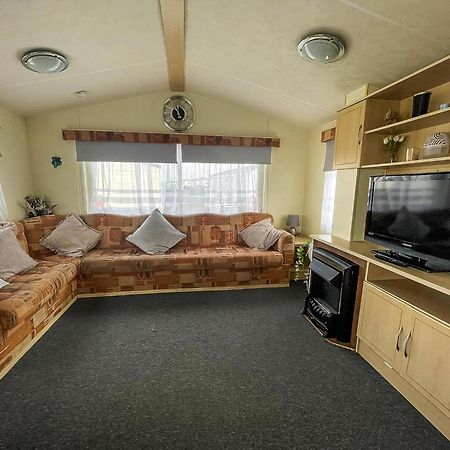 Caravan For Hire At St Osyth Beach Holiday Park In Essex Ref 28107Y Clacton-on-Sea Kültér fotó