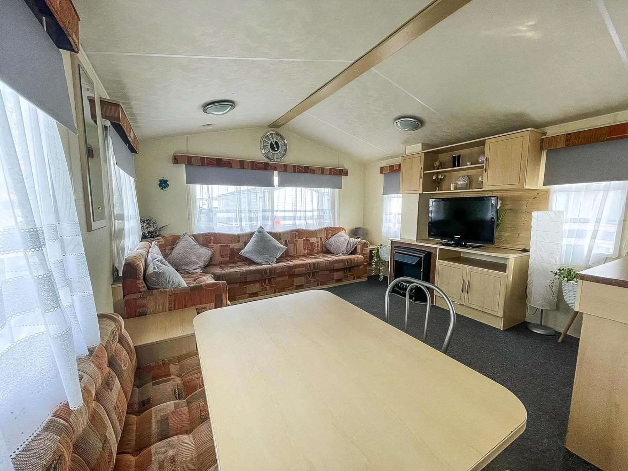 Caravan For Hire At St Osyth Beach Holiday Park In Essex Ref 28107Y Clacton-on-Sea Kültér fotó