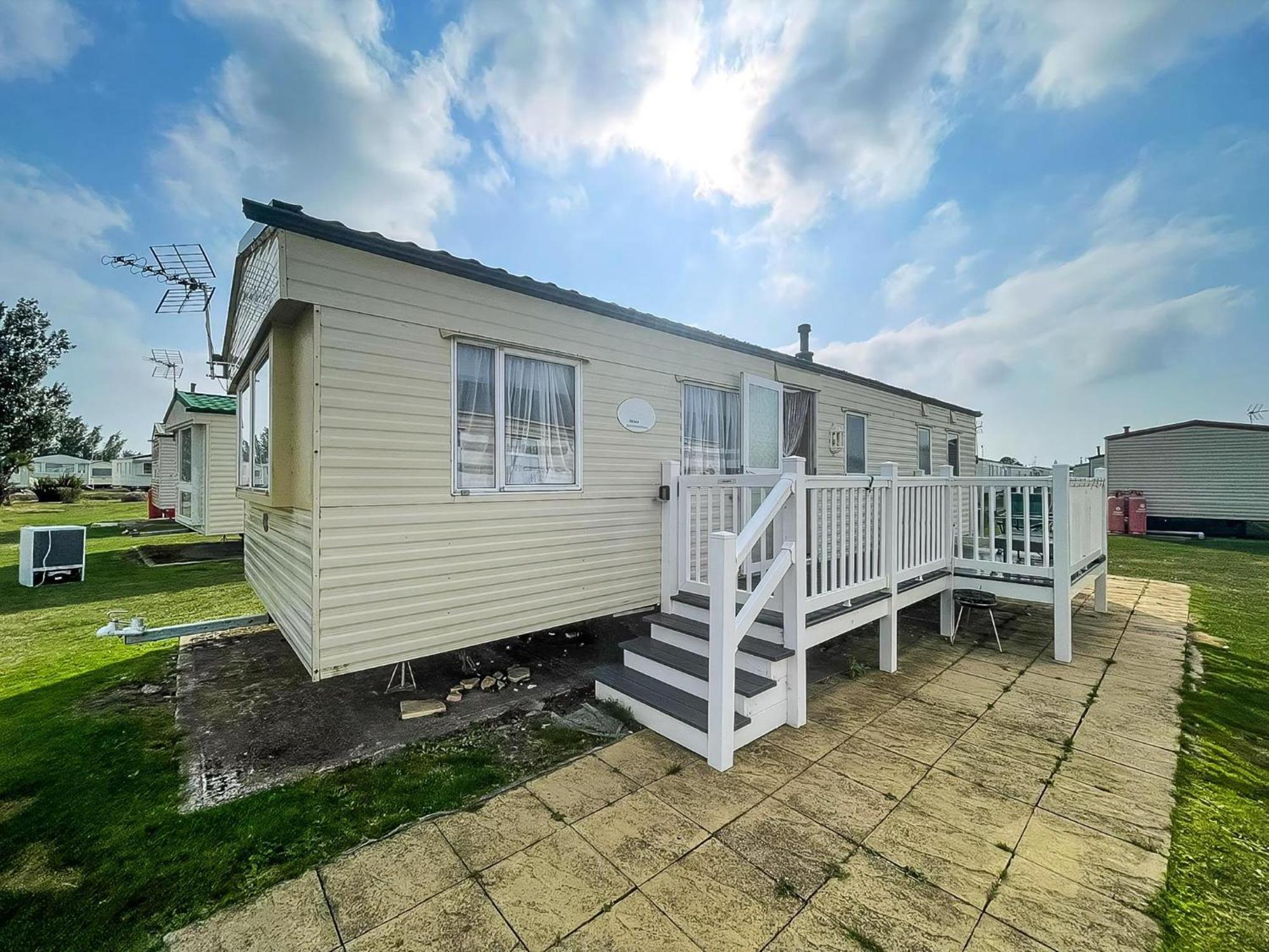 Caravan For Hire At St Osyth Beach Holiday Park In Essex Ref 28107Y Clacton-on-Sea Kültér fotó