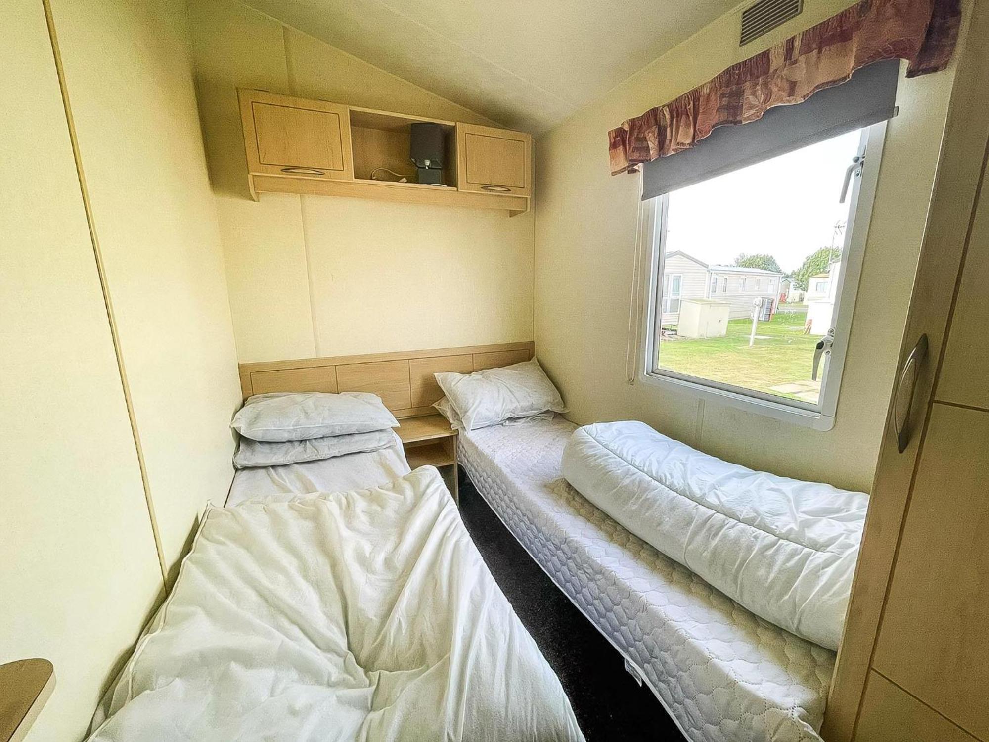 Caravan For Hire At St Osyth Beach Holiday Park In Essex Ref 28107Y Clacton-on-Sea Kültér fotó